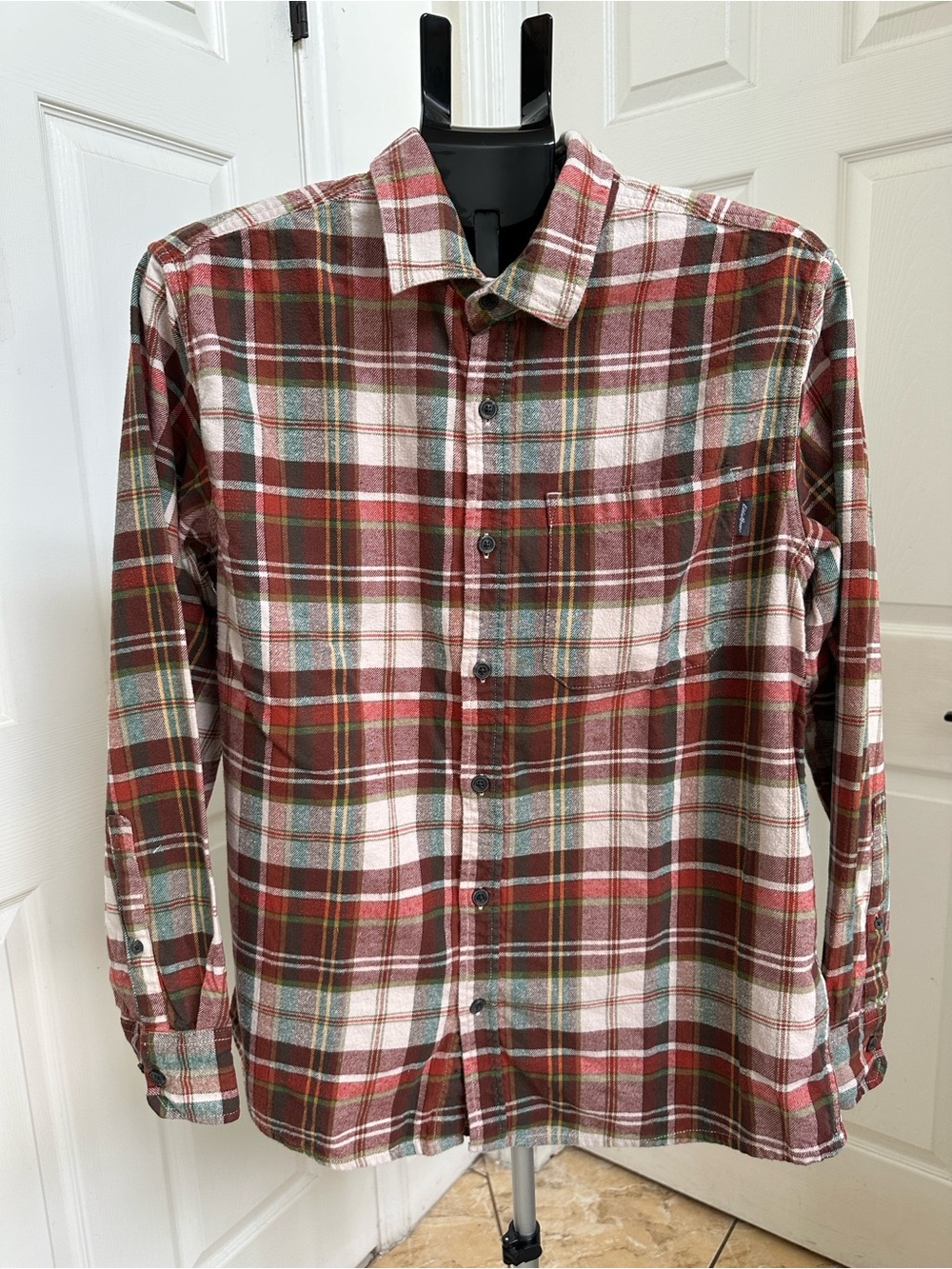 Eddie Bauer Men's Plaid Cotton Flannel Shirt - Casual Button-Up in Size L
